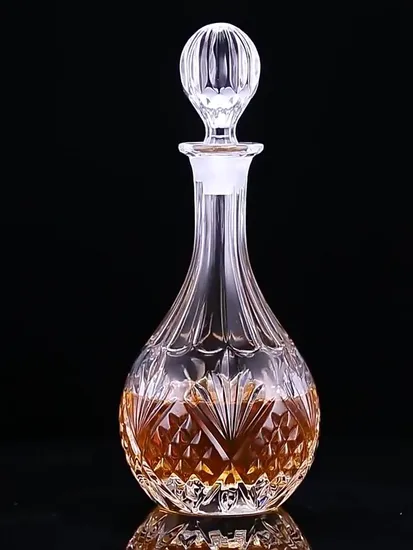 Leere Weinflasche aus Glas in Bordeaux-Form/Rotweinflasche/Weinflasche aus Glas/Burgunderflasche