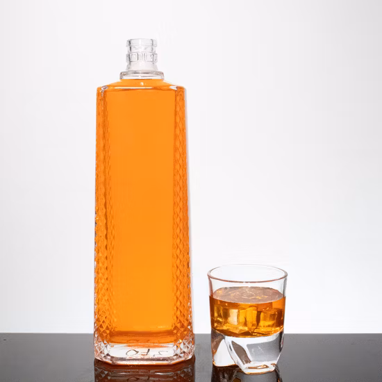 Maßgeschneiderte runde, quadratische, flache, hohe Feuersteinkristall-Trinkflasche aus Glas, 50 cl, 70 cl, 75 cl, 1 l, 1,75 l, für Alkohol, Spirituosen, Getränke, Likör